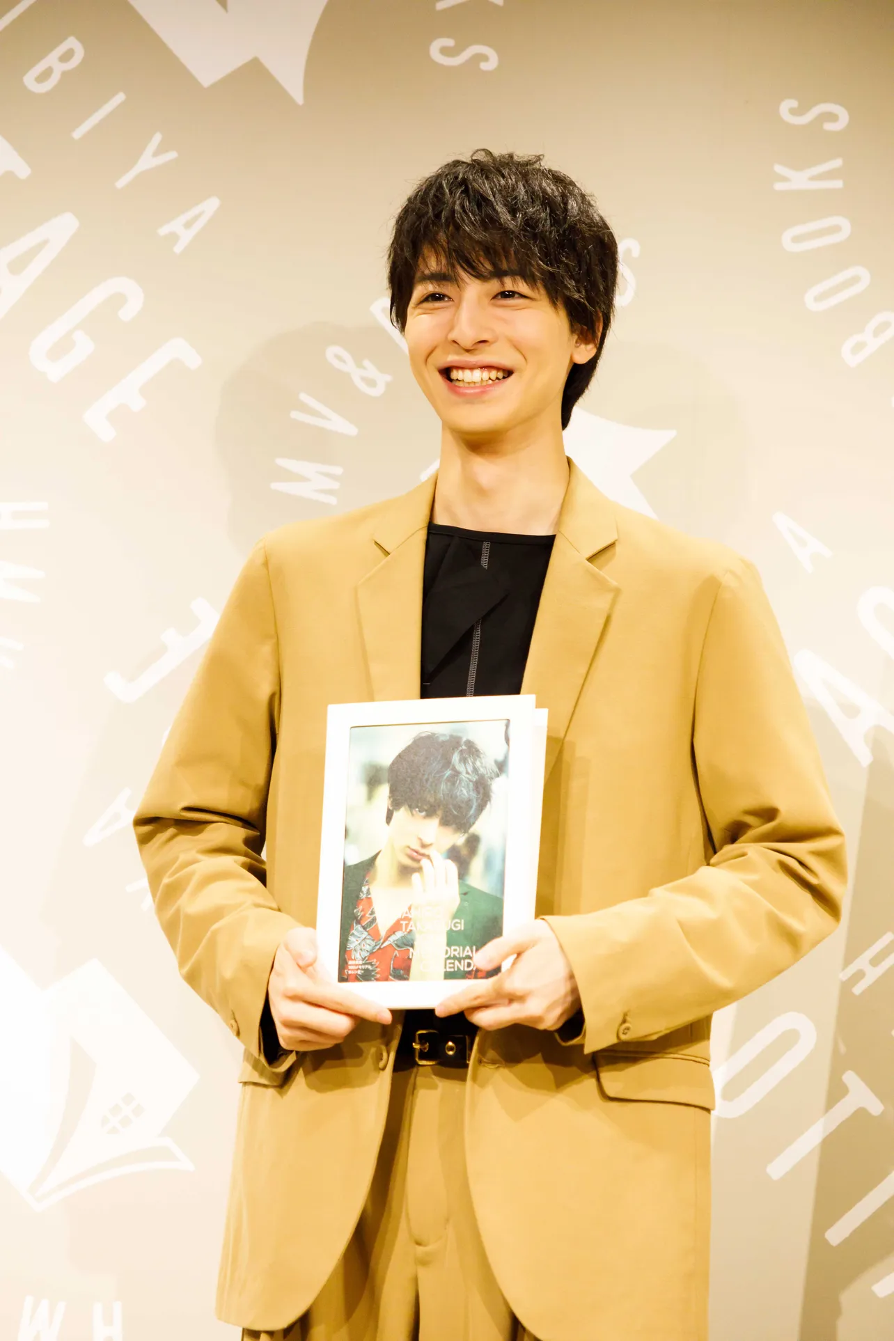 俳優生活10周年を記念した「10thメモリアルカレンダー」お渡し会に登壇した高杉真宙