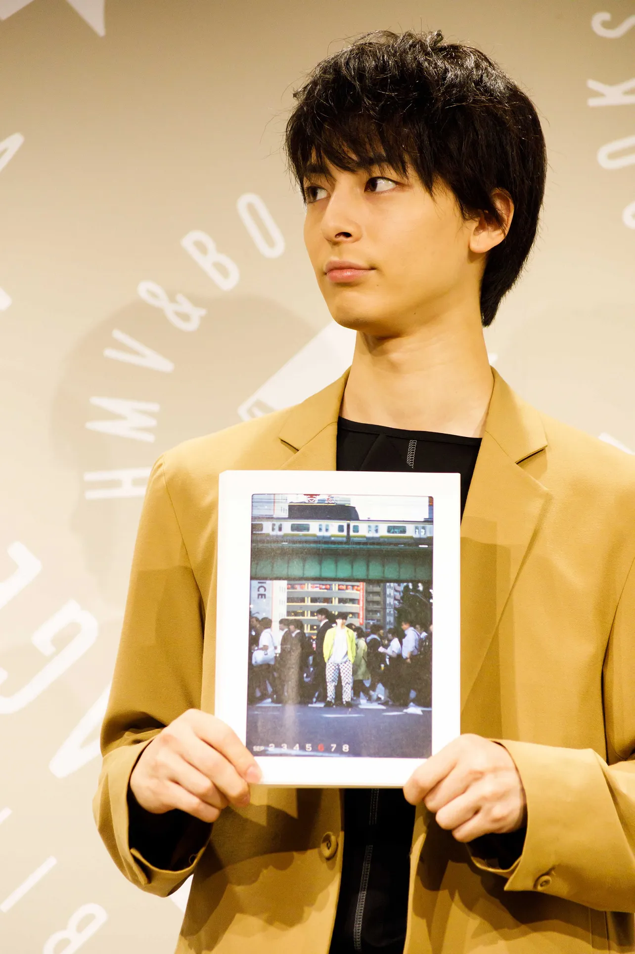 俳優生活10周年を記念した「10thメモリアルカレンダー」お渡し会に登壇した高杉真宙