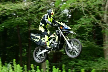 ＜仮面ライダーゼロワン＞美山加恋、大先輩の伊瀬茉莉也と共演「優しくて格好いいすてきな方」