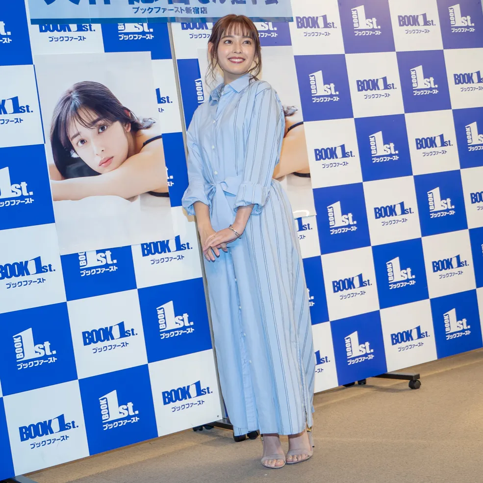 矢作穂香ファースト写真集「矢作穂香 I'm just me」(ワニブックス)発売イベントより