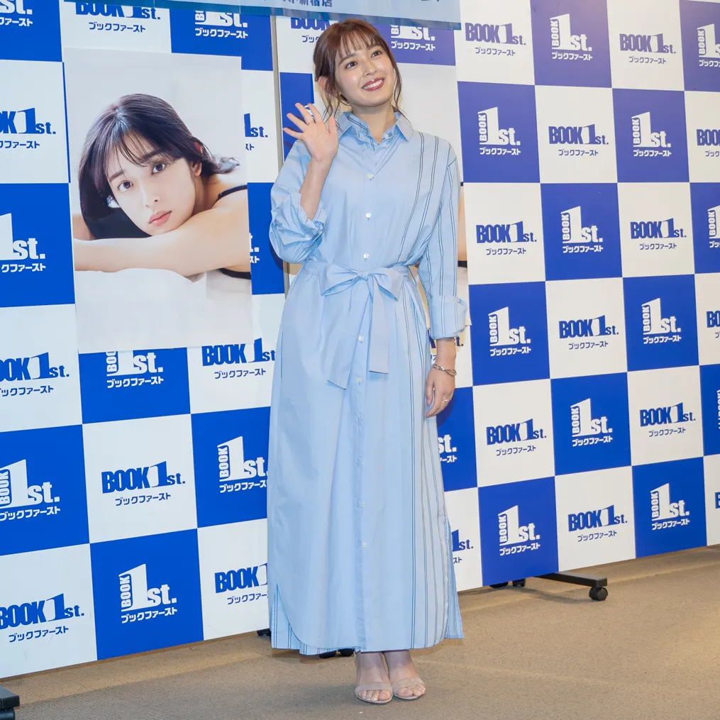 矢作穂香ファースト写真集「矢作穂香 I'm just me」(ワニブックス)発売イベントより