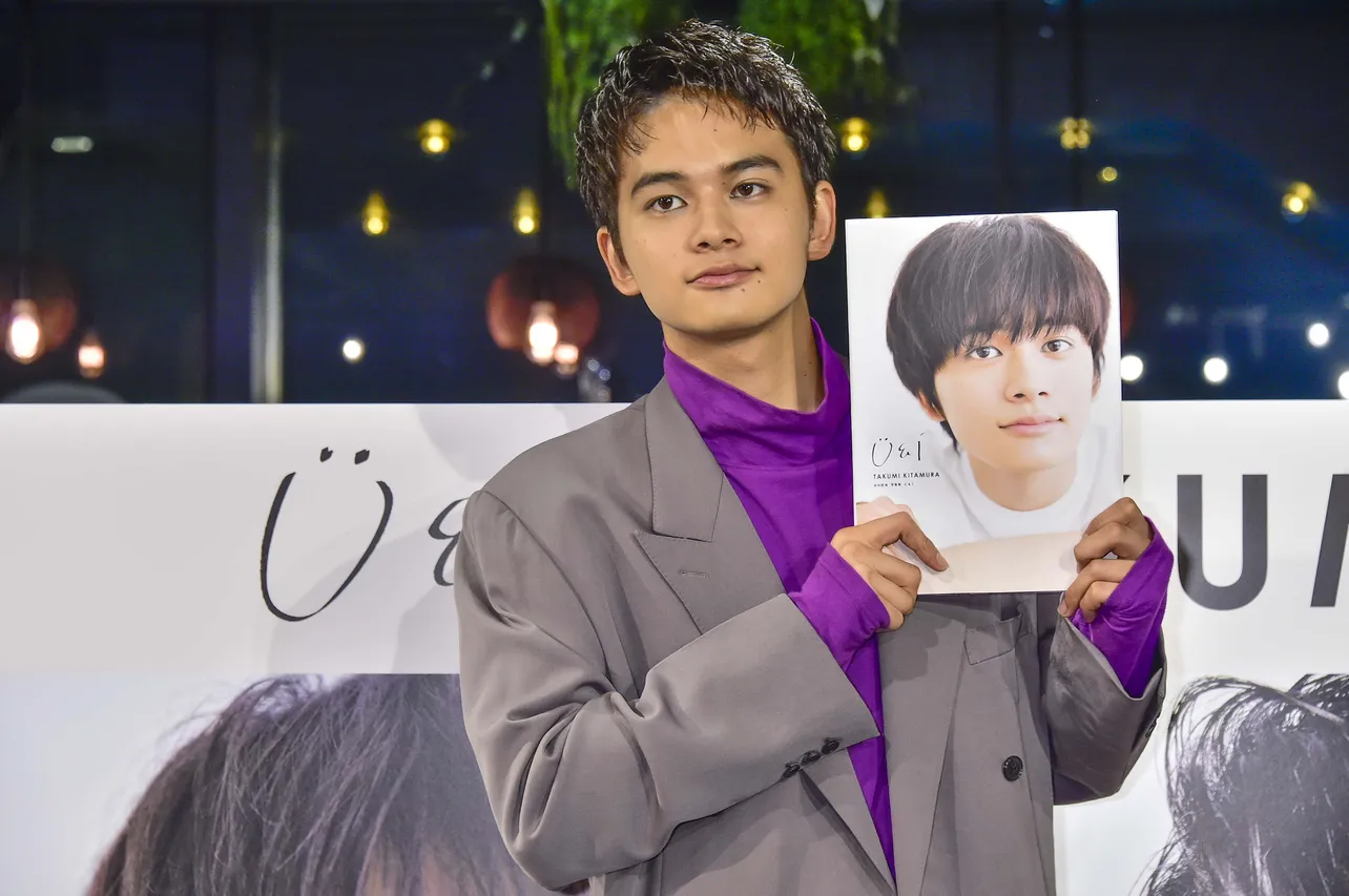  北村匠海が自身初のソロ写真集「北村匠海 写真集 U＆I」(KADOKAWA)の発売記念イベントを開催。