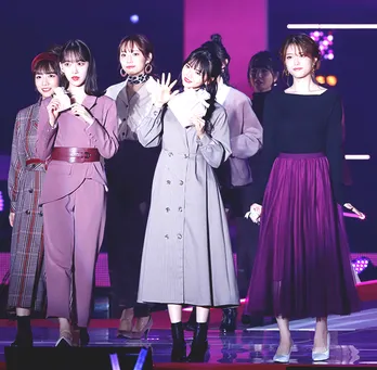 齋藤飛鳥・松村沙友理・堀未央奈、“3SHOTランウェイ&あざといポーズ”が可愛すぎる!投げキッスも…〈GirlsAward〉