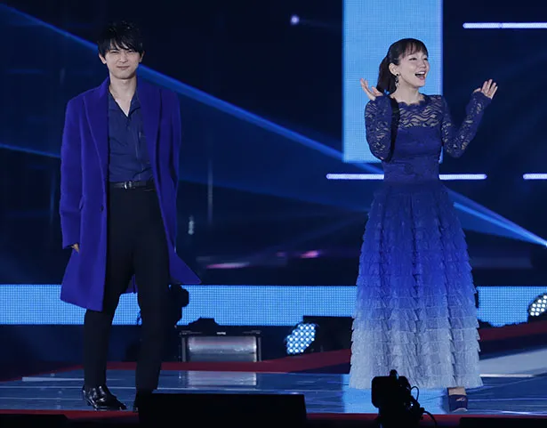 吉岡里帆＆吉沢亮がランウェイに登場