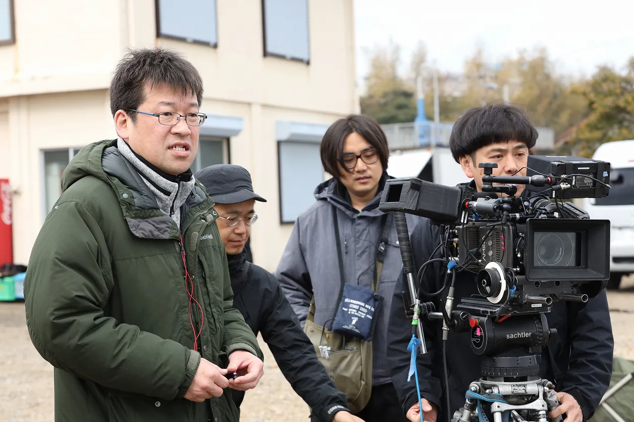 佐藤二朗が主宰する演劇ユニット「ちからわざ」で2009年と2014年に上演された舞台「はるヲうるひと」を、佐藤自らの原作・脚本・監督で映画化