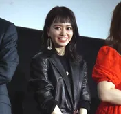 山本舞香、ピンクブラウンヘア＆サングラス姿に反響殺到「また惚れた…」「イメージ違うね！」