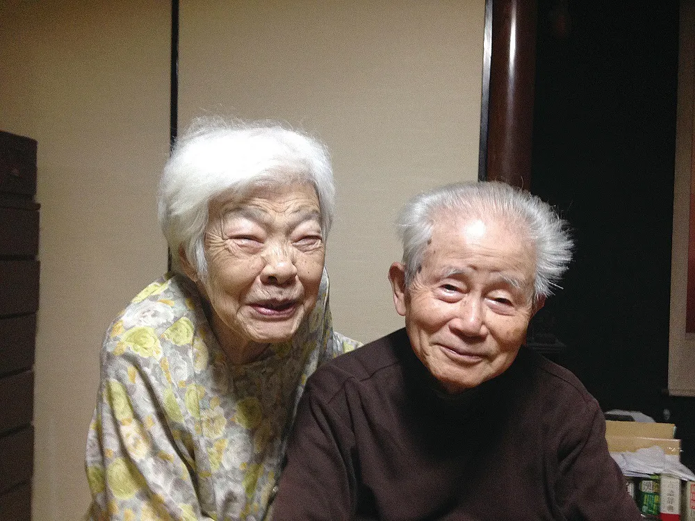 信友直子監督の母・文子さんと父・良則さん