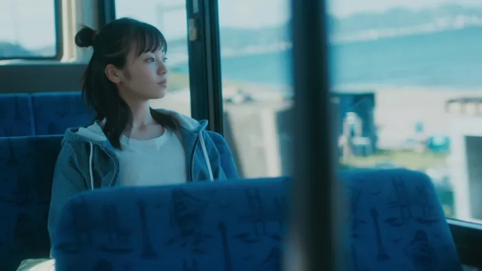 今泉佑唯がSHISHAMOの最新楽曲「またね」とサントリー「なっちゃん」のコラボレーションによる短編映画で主演