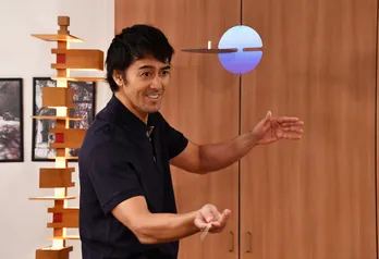 ＜まだ結婚できない男＞13年ぶりに帰ってきた桑野(阿部寛)！早速“偏屈さ”発揮!!