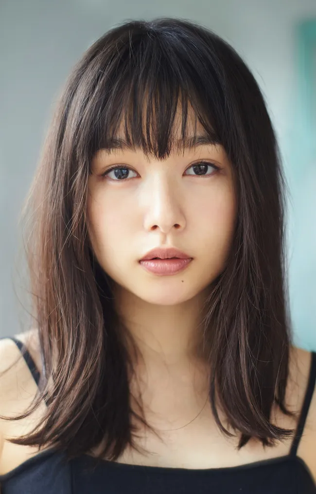 桜井日奈子はドラマのために書き下ろされた主題歌「花と毒薬」を歌う