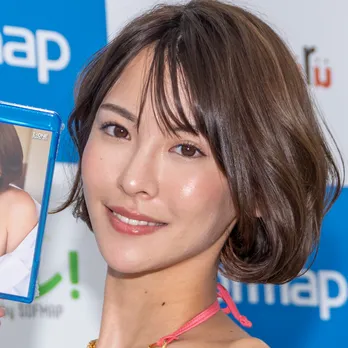 身長172cmグラドル奈月セナ「理想通りの彼シャツ」