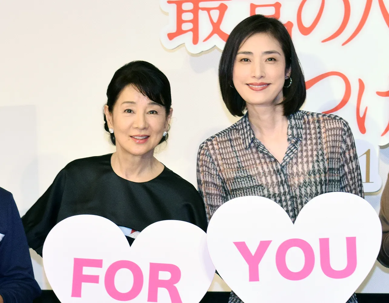 吉永小百合と天海祐希が映画「最高の人生の見つけ方」の試写会にサプライズ登場した