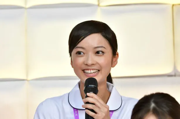 今作が女優デビューとなる川瀬莉子は新人看護師・加菜を演じる