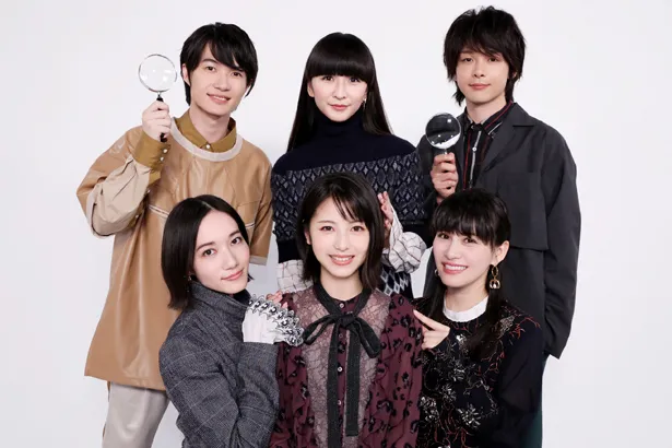 神木隆之介(上段左端)の主演映画「屍人荘の殺人」主題歌を、Perfumeが担当する