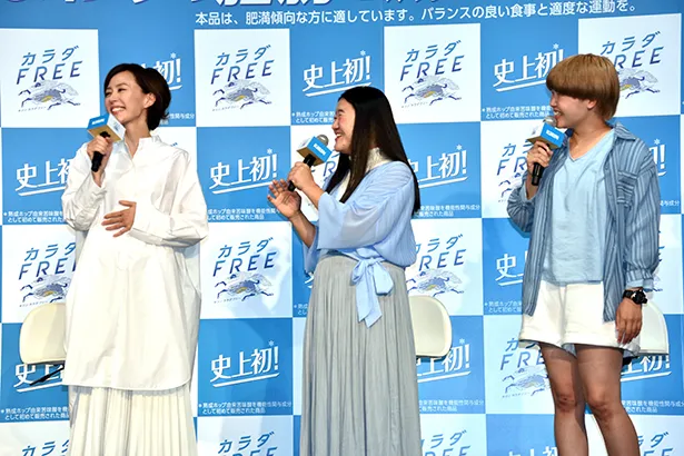 「キリン カラダFREE」の完成披露発表会に登場した木村佳乃、ガンバレルーヤ