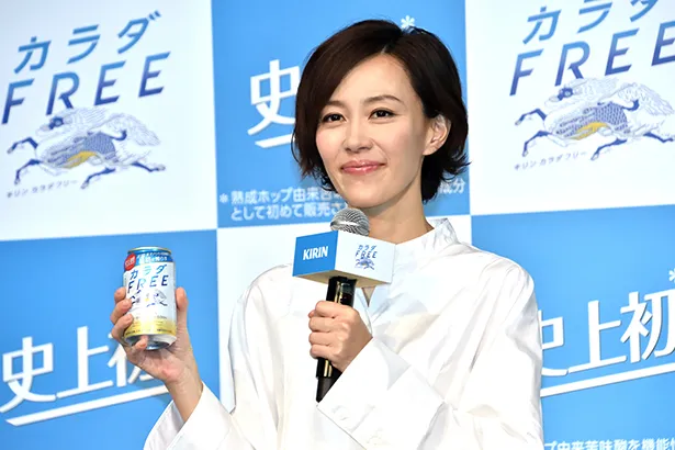 「キリン カラダFREE」の完成披露発表会に登場した木村佳乃