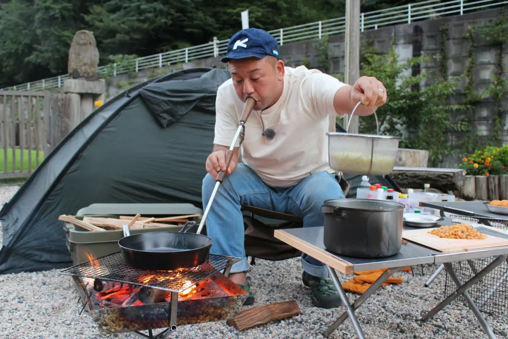 趣味でもあるキャンプのテクニックを思う存分披露する西村瑞樹