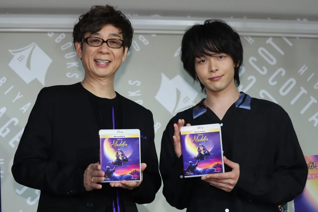 トークショーイベントに登場した山寺宏一、中村倫也(写真左から)