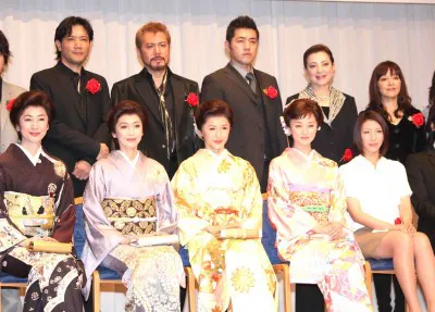 「帝国劇場100周年感謝パーティー」に出席した2011年の出演者たち