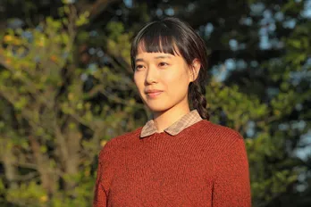 戸田恵梨香&大島優子の“セーラー服”姿に歓声「2人ともかわいい!」<スカーレット>