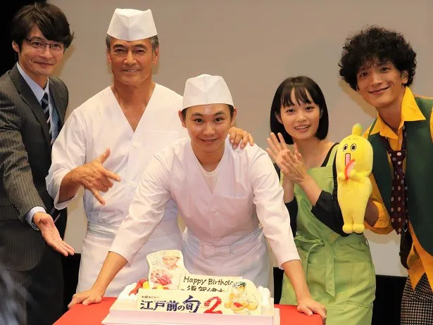 「江戸前の旬season2」の記者会見で須賀健太の誕生日ケーキが登場