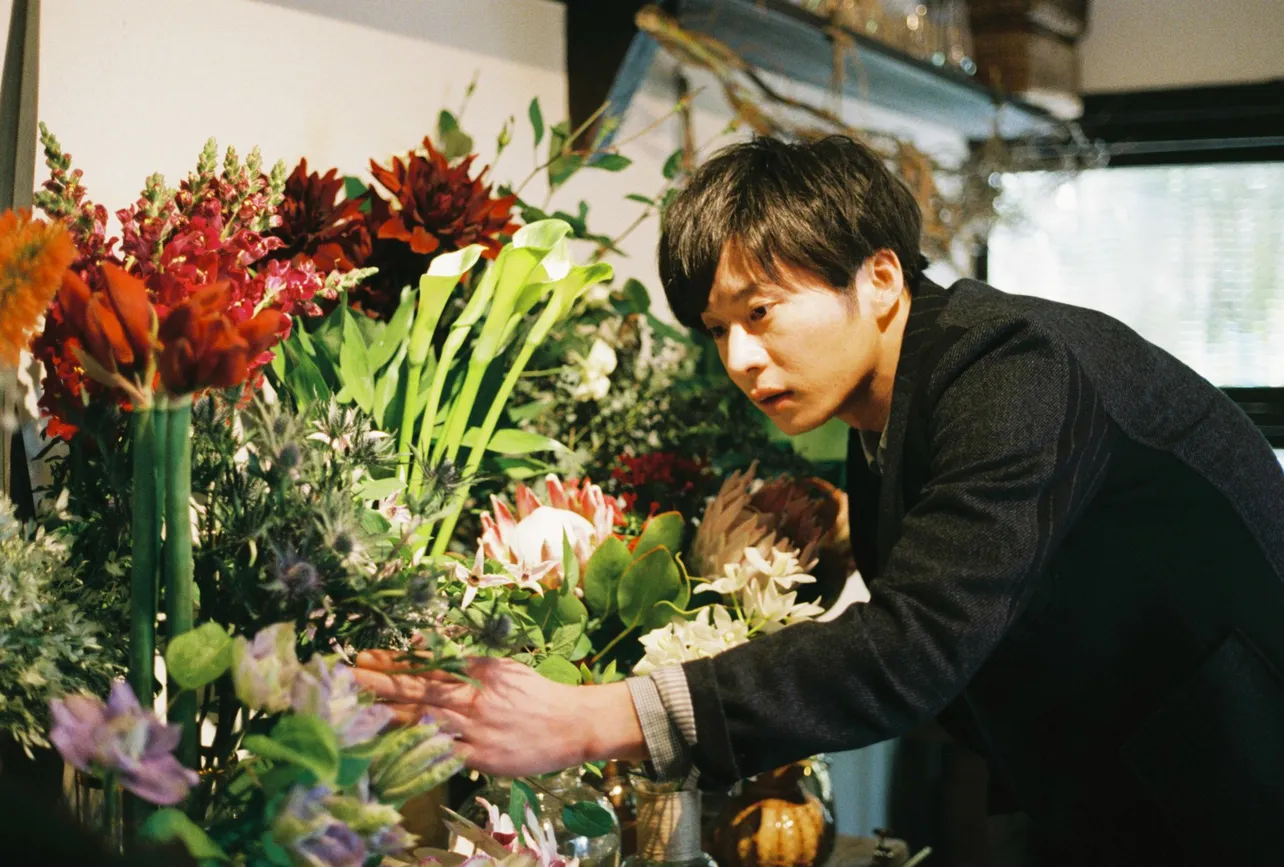 【写真を見る】花屋を営む男性を演じる田中圭