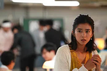 ドラマ「死役所」のセットに潜入!あの世の役所には、血が滴り落ちた申請書類が…