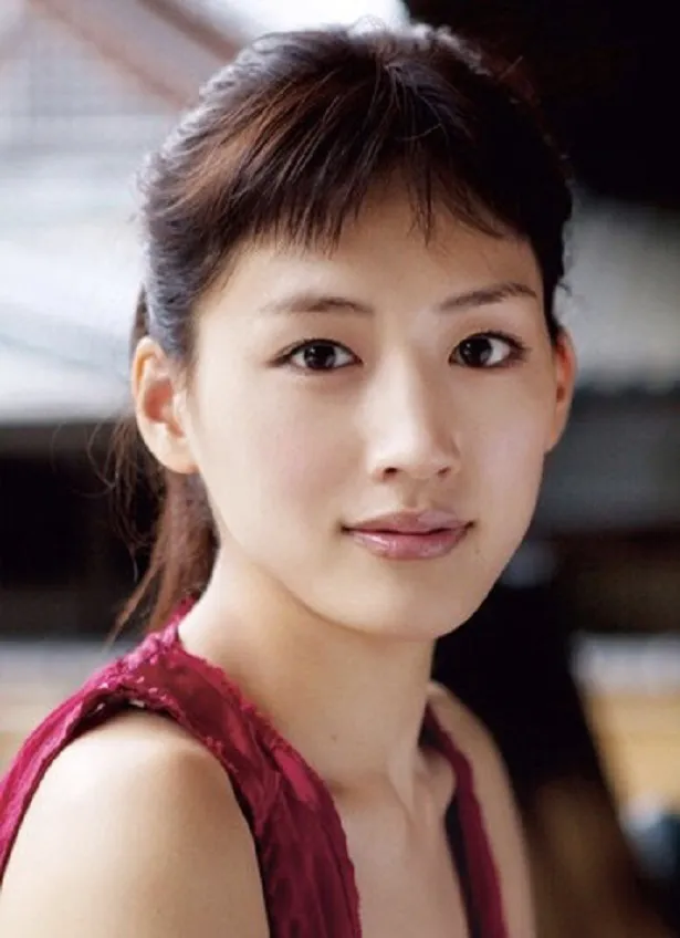 綾瀬はるかが主演を務めたドラマ「奥様は、取り扱い注意」が、2020年6月に映画化！