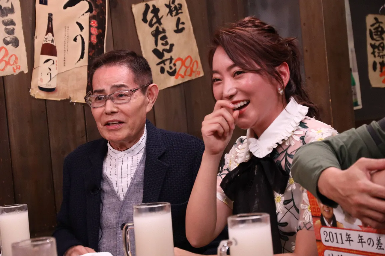 10月18日(金)放送の「ダウンタウンなう」に登場する加藤茶・綾菜夫妻(写真左から)