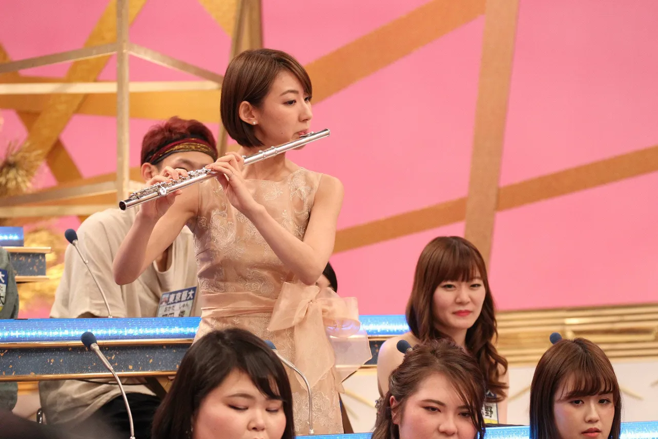 フルートを演奏する東京藝術大学の学生