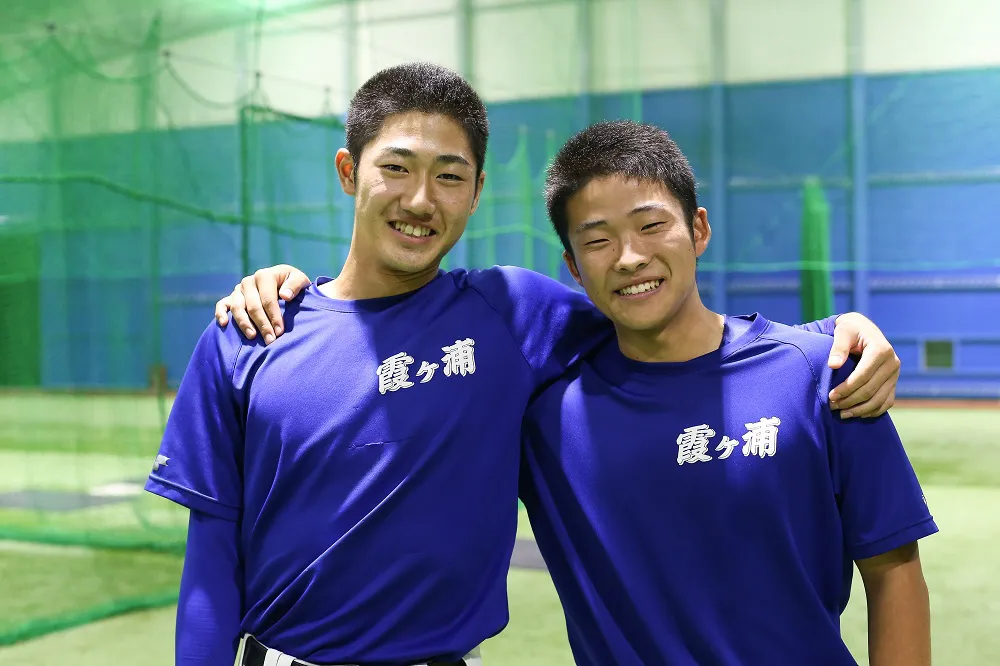 【写真を見る】茨城・霞ヶ浦高校野球部の両エース、鈴木選手と福浦選手。それぞれの立場にたった甲子園とは