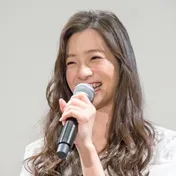 足立梨花“フォロワー40万人”目前「なにしてほしい？」にコメント殺到！「コスプレして！」「笑顔見たい」