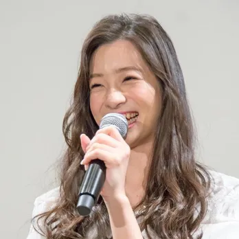 足立梨花“フォロワー40万人”目前「なにしてほしい?」にコメント殺到!「コスプレして!」「笑顔見たい」