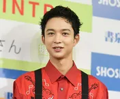 鈴木仁 “どアップ”眼鏡SHOTにファン歓喜「綺麗な目」「どアップ、死んだ…」