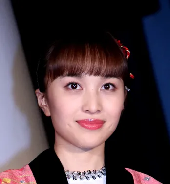 ももクロ・百田夏菜子101匹に囲まれる「かわいすぎて大好き」