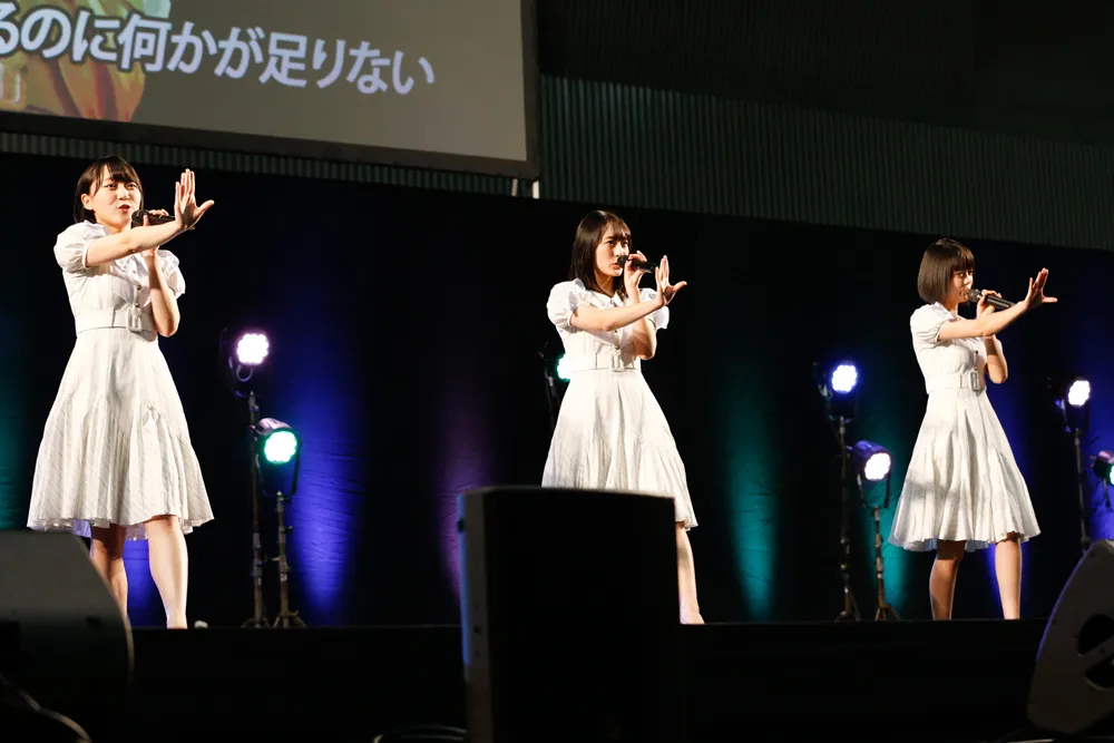 STU48が「三都市握手会」でライブパフォーマンス