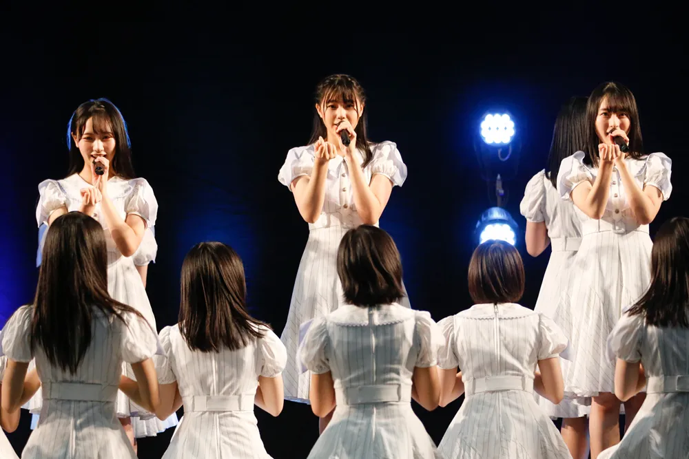 STU48が「三都市握手会」でライブパフォーマンス