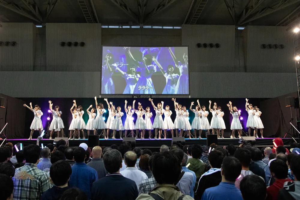 STU48が「三都市握手会」でライブパフォーマンス