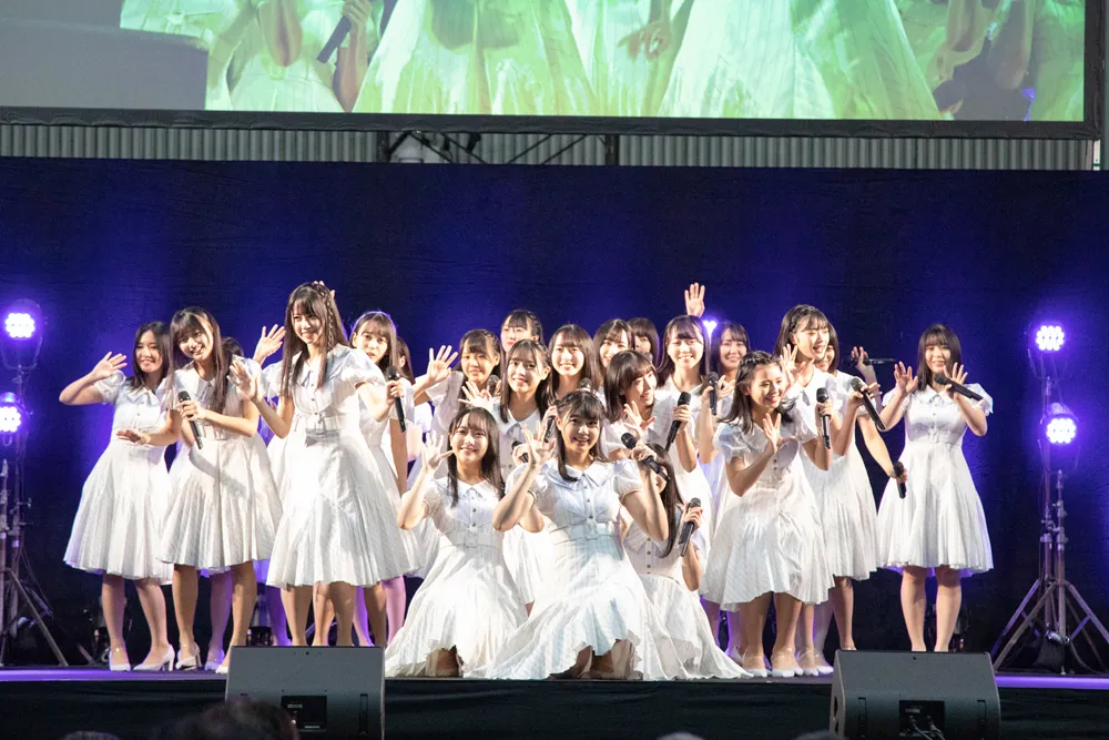 STU48が「三都市握手会」でライブパフォーマンス