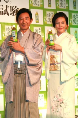 「日本全国綾鷹試験」イベントに登場した石田純一（写真左）と杉本彩（写真右）