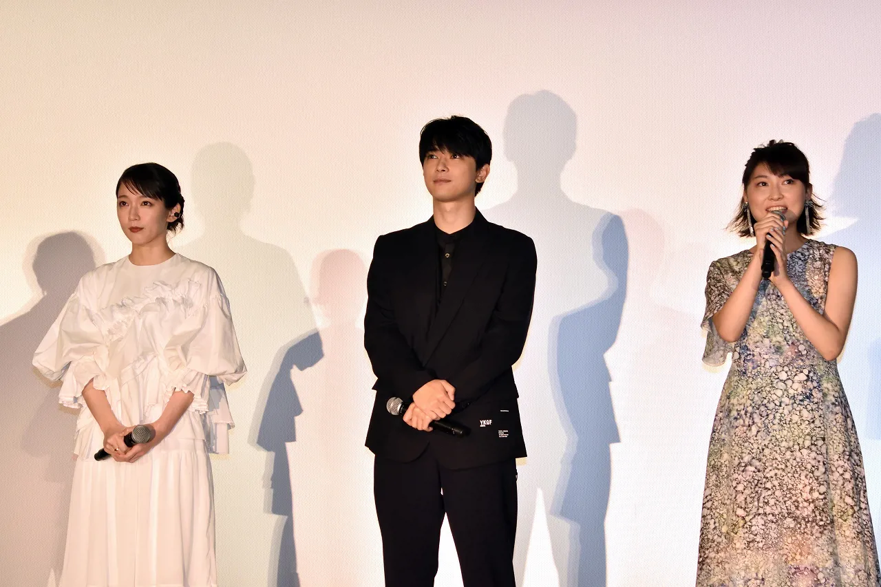 登壇した吉岡里帆、吉沢亮、若山詩音(写真左から)