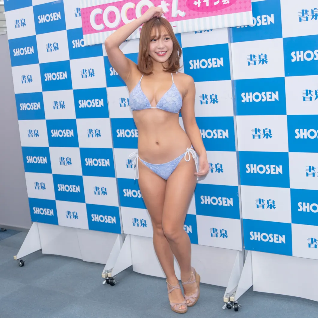 COCOファースト写真集「Come Here」(双葉社)発売イベントより