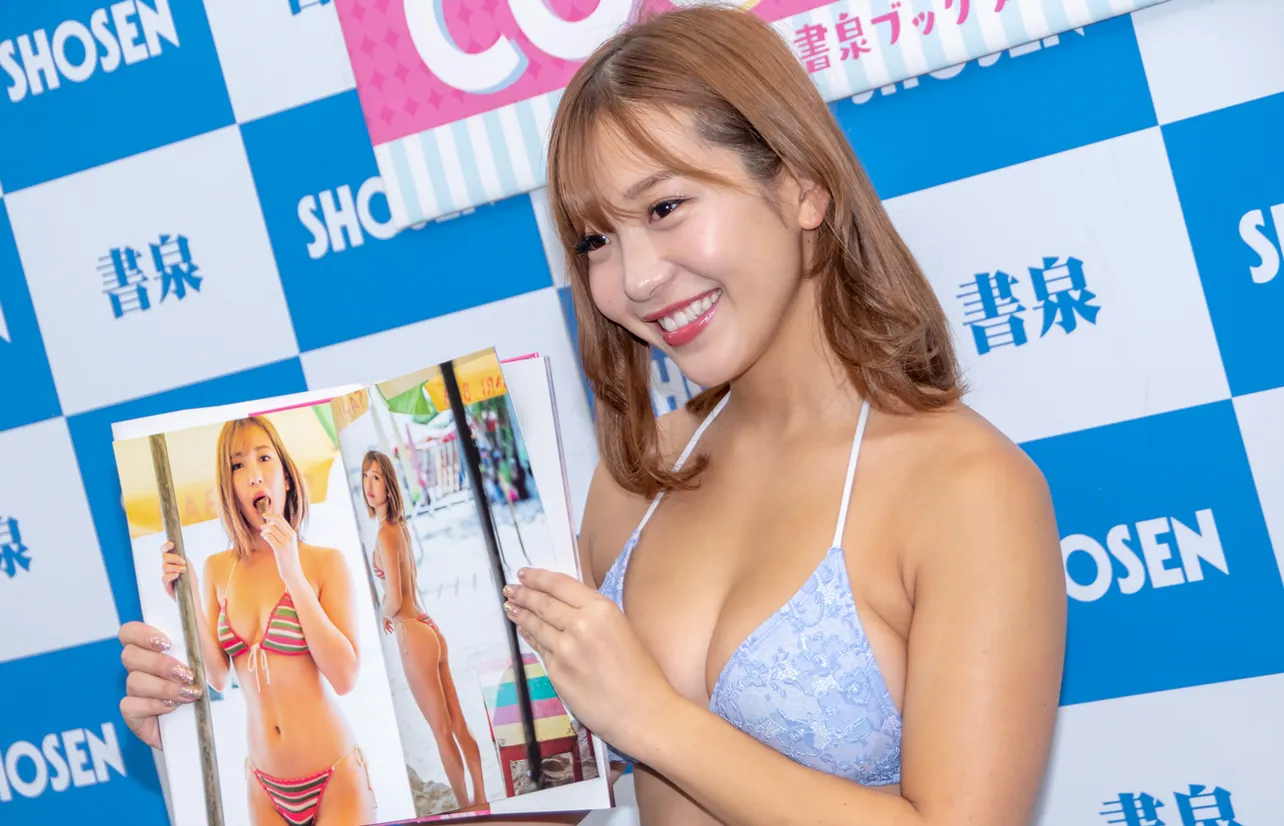 COCOファースト写真集「Come Here」(双葉社)発売イベントより