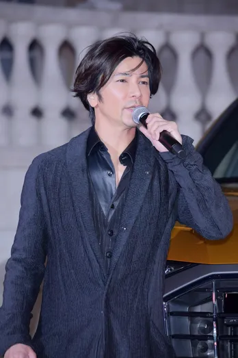 武田真治、スタイリッシュに決めるも「服を着ている僕にそれほど価値はないんだなと…」