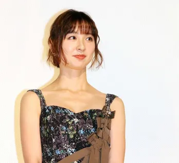 篠田麻里子、前田敦子・大島優子・小嶋陽菜ら“神7”との豪華SHOTにファン歓喜「神すぎる」「おめでとう!」