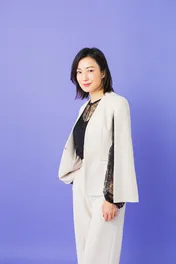 菅野美穂、23歳の頃は「仕事は途切れなく続けるものだと思っていました(笑)」“仕事観”に変化も<Interview>