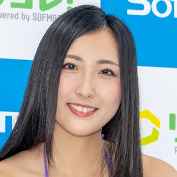 グラドル阿南萌花、“紫苑”をイメージした手作り衣装を披露