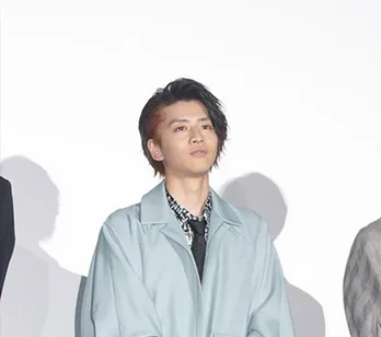 飯島寛騎、3歳当時のキュートな“ライダーSHOT”が話題！ファン「お顔完成してる！」