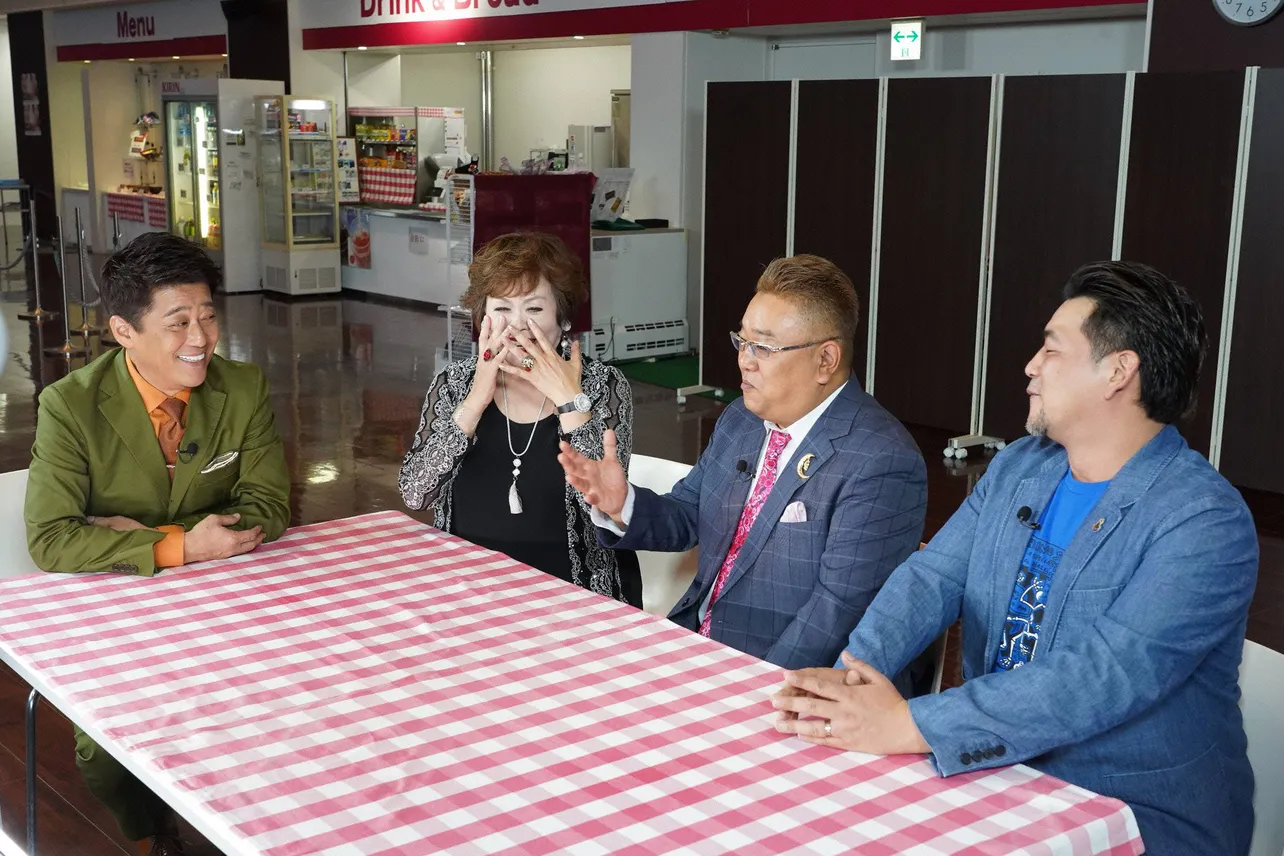 【写真を見る】上沼恵美子はフジテレビの社員食堂を初体験！