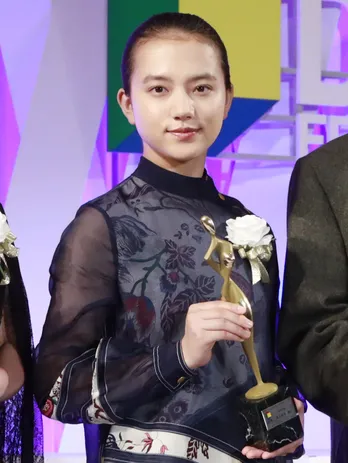 清原果耶、ドラマ初主演作で主演女優賞! 石坂浩二も“清らかな演技”を絶賛<東京ドラマアウォード>